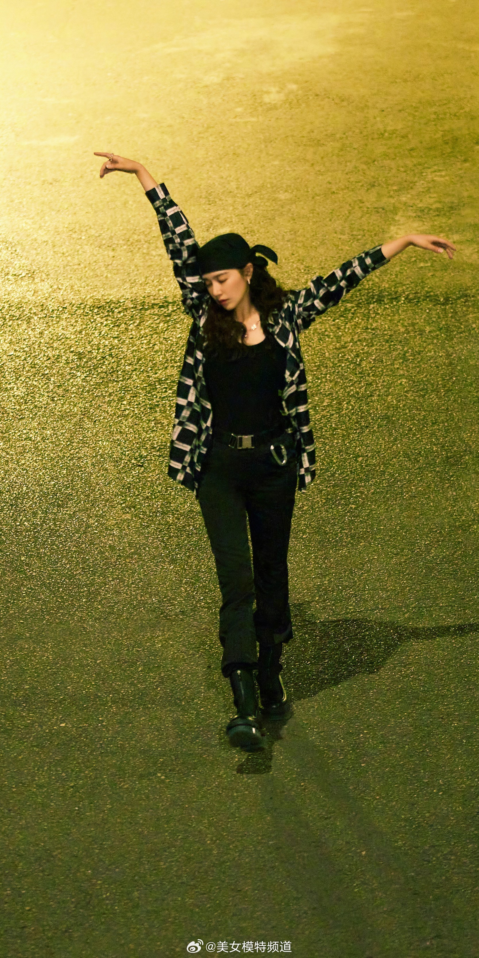 阚清子酷感街拍写真 