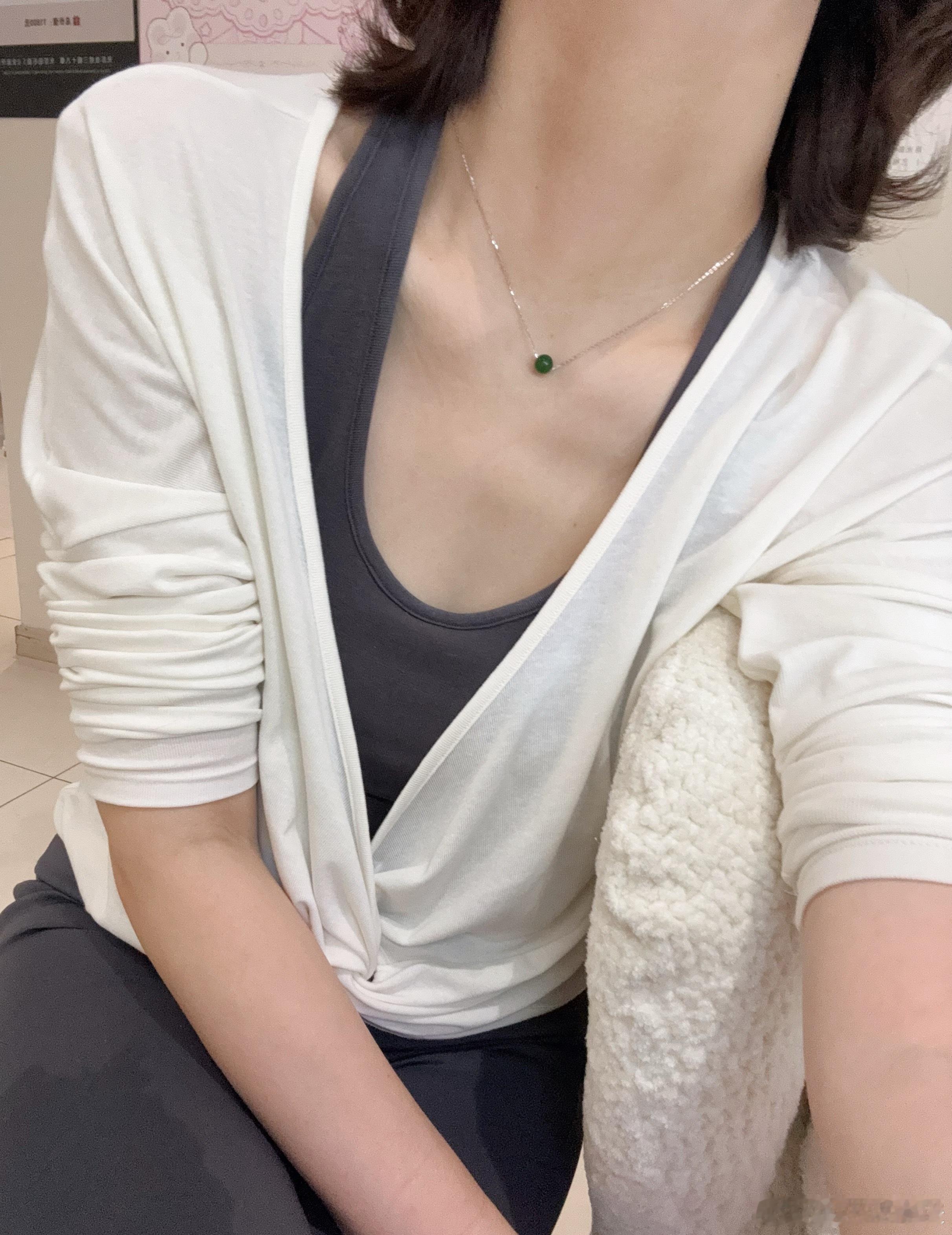 牛马老母亲依偎在女儿身边，等她小人家做完。路路通好看🤩 