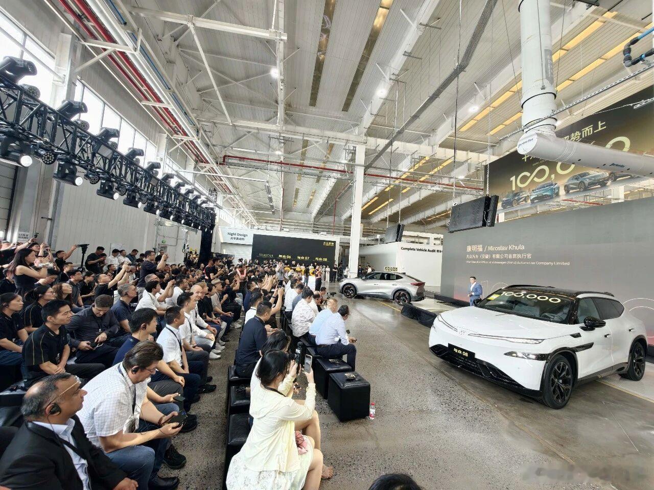 大众安徽迎来第10万台量产车下线，下线车型为与众08，这个节点也可以看作合资新能