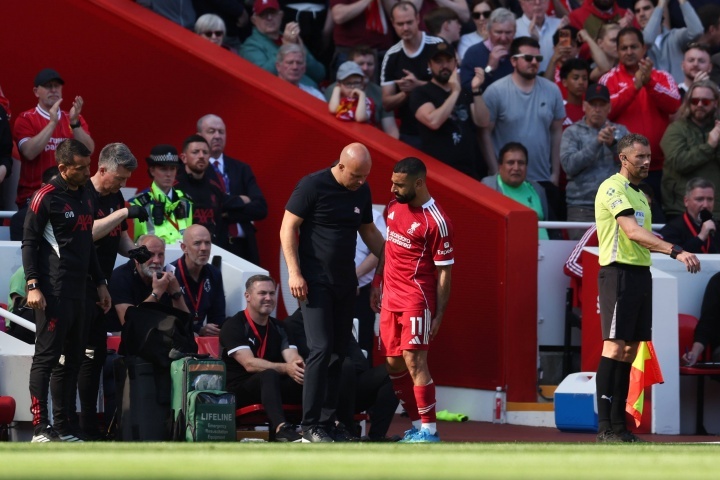 萨拉赫将缺席4周 昨晚进行的英超第34轮，利物浦3-1水晶宫，萨拉赫下半场伤退。