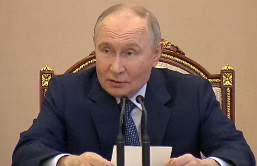 僵局彻底锁死！
4年血战毫无结果，普京突然点名复盘欧俄关系，信号极不寻常。
 