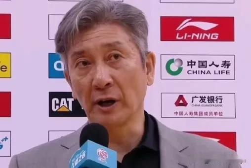 郑永刚：明明是裁判犯的错，非要我们来买单。

刚刚结束的CBA常规赛，深圳男篮最