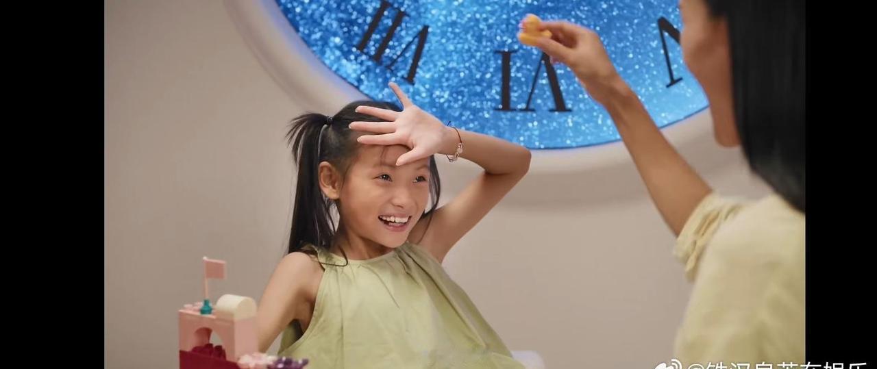 @Babycare
我印象最深的是那位妈妈蹲在卫生间角落撩起衣服哺乳的瞬间，她侧