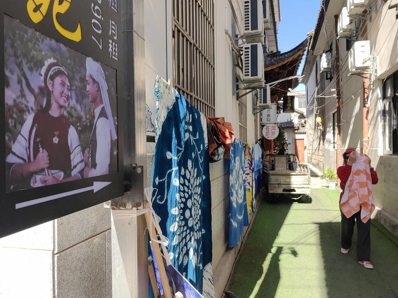 阿牛哥的后代在百年老街上 街頭掃街 街头巷尾的我 古街里的 老城记录 百年老街的