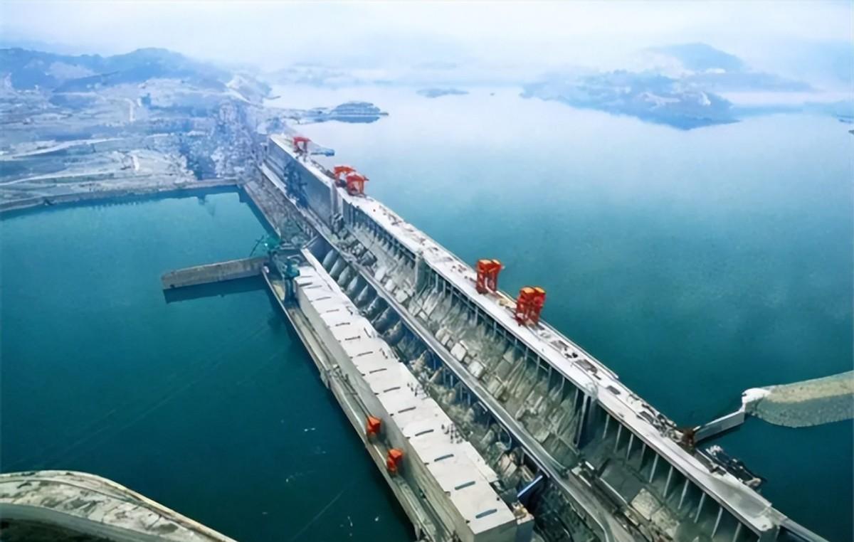 2000年，三峡施工中一台美国机器发生事故，造成3死31伤。美国公司耍赖：我们破