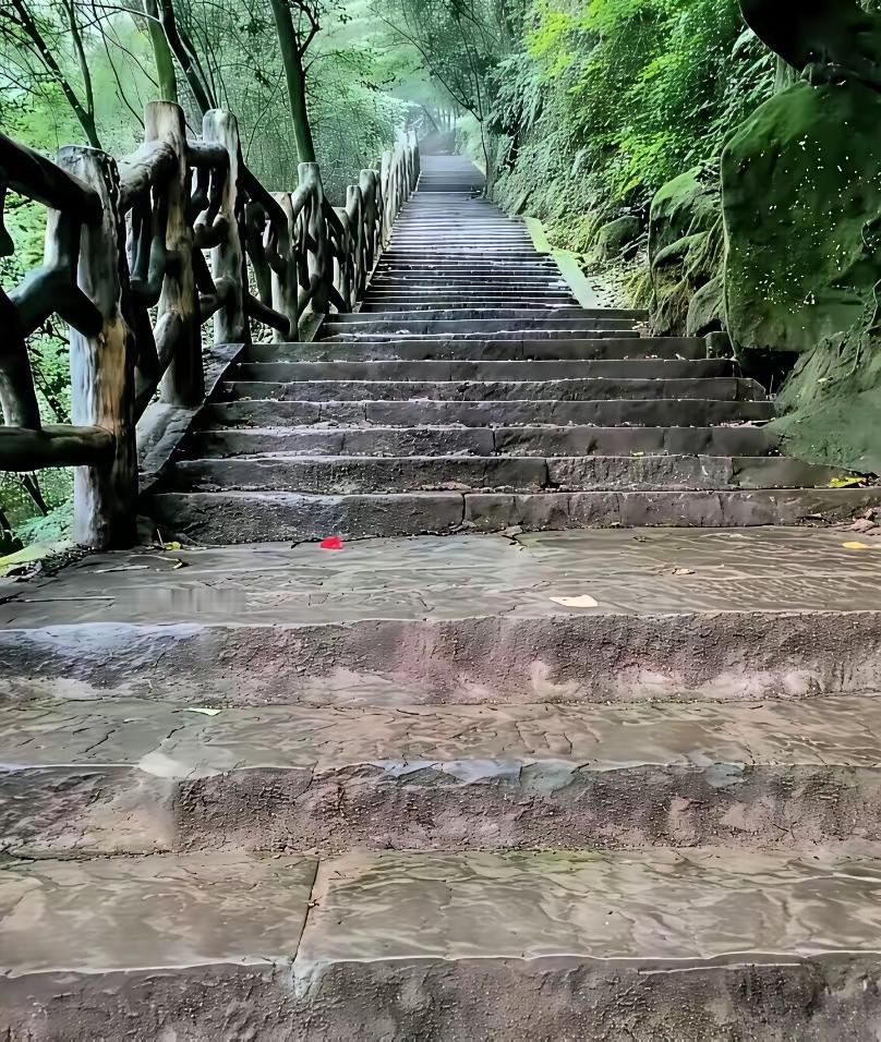 问了100个人了，有人说是上山，有人说下山，那么到底是上山还是下山？我敢说，回答