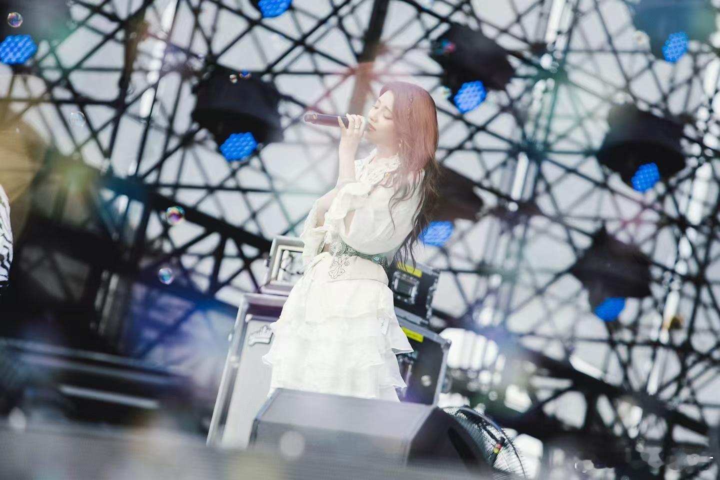 李佩玲个人巡演邀请函官宣 李佩玲巡演即将开启！四城连唱，广州站12月12日首演，