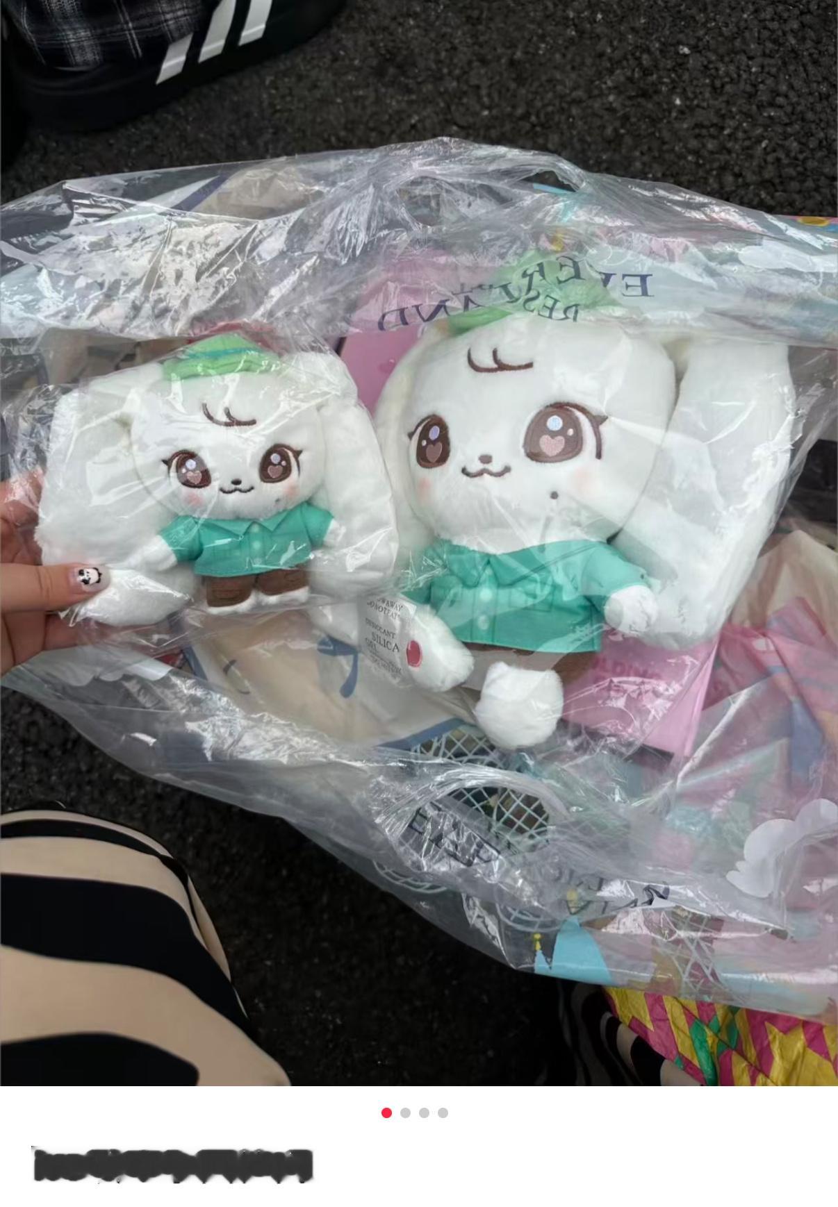 这个绿色居然是这样的，不是原本预想的军装绿，切粒看起来傻傻的 