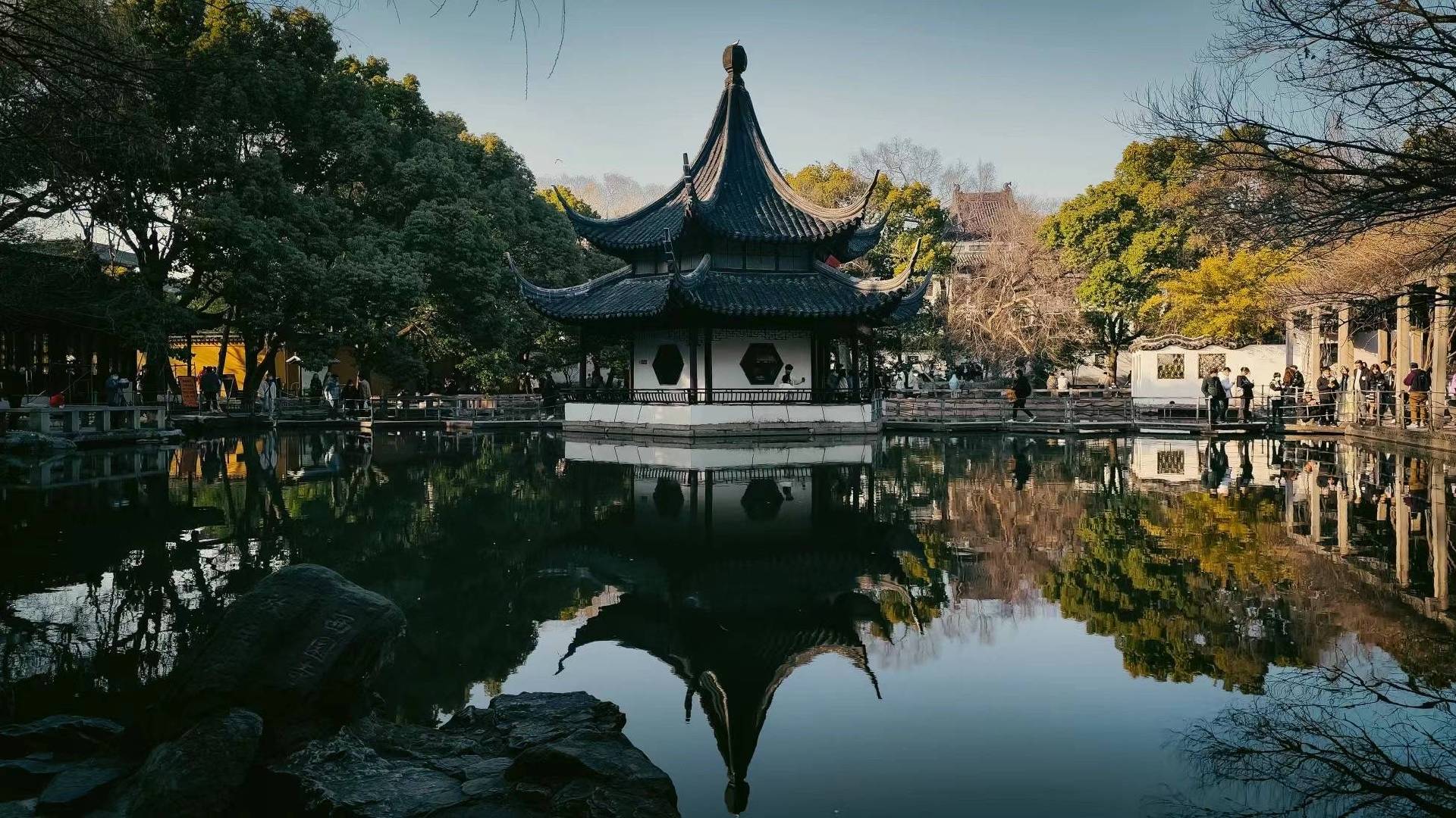 完美主义是无形枷锁，一点点差错便自我苛责，学会接纳自身缺憾，才能卸下精神重担，轻