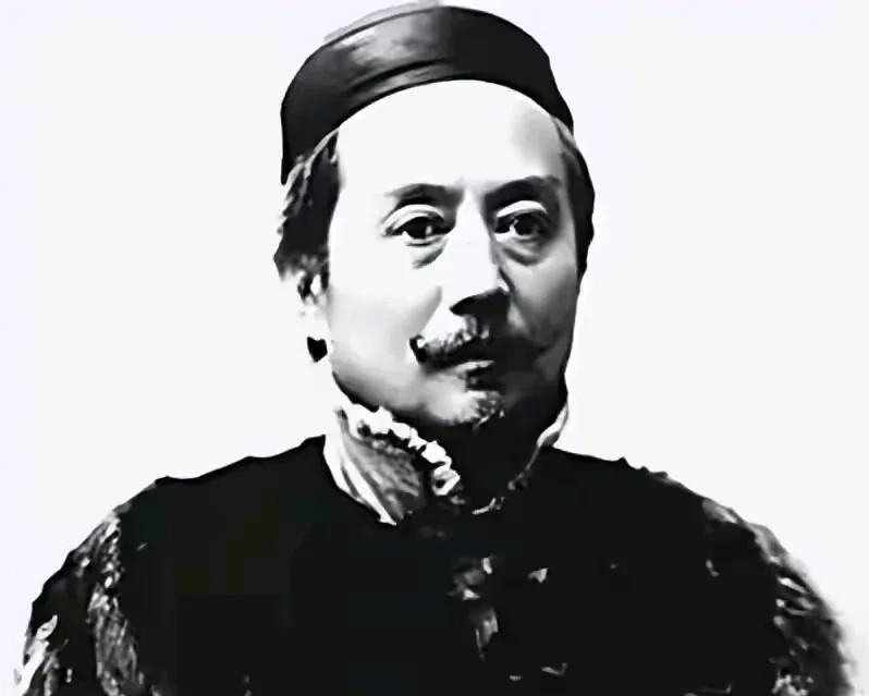 1920年，英国作家毛姆到访中国，此人正是著名书籍《月亮与六便士》的作者。此人非