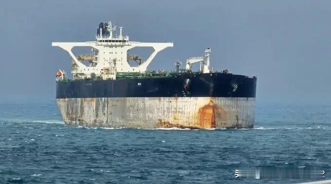 硬刚！这回俄罗斯把“灰犀牛”牵到了大西洋

这事儿太刺激了！美国大老远去扣人家油