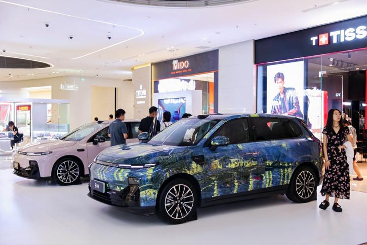 汽车资讯 在十万级纯电家用车市场，零跑新推出的轿车B01和SUV B10组成“双