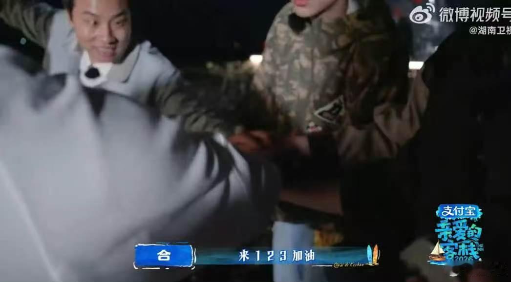 王鹤棣王鹤棣受托策划求婚全程忐忑不安亲爱的客栈受托筹备求婚仪式，王鹤棣化身暖心策