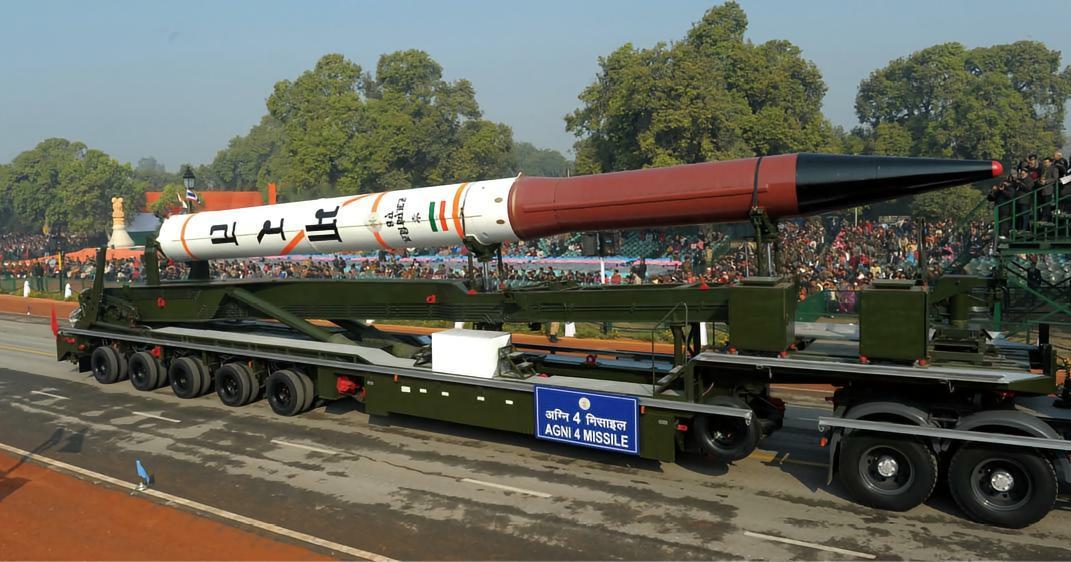 每天认识一件兵器 印度“烈火”Ⅳ型地对地导弹“烈火”Ⅳ型地对地导弹是印度“烈火”