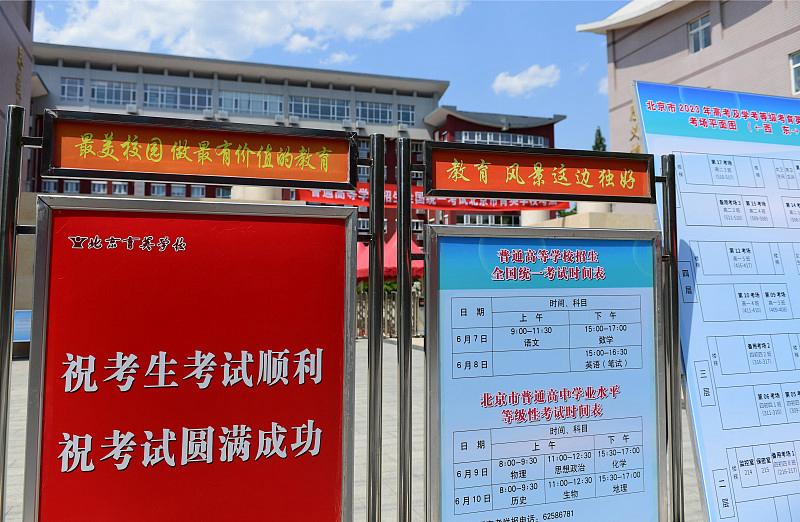 为什么一半孩子要去读职高这个话题，吵得两边都快掀翻评论区了。
其实根本没有什么“