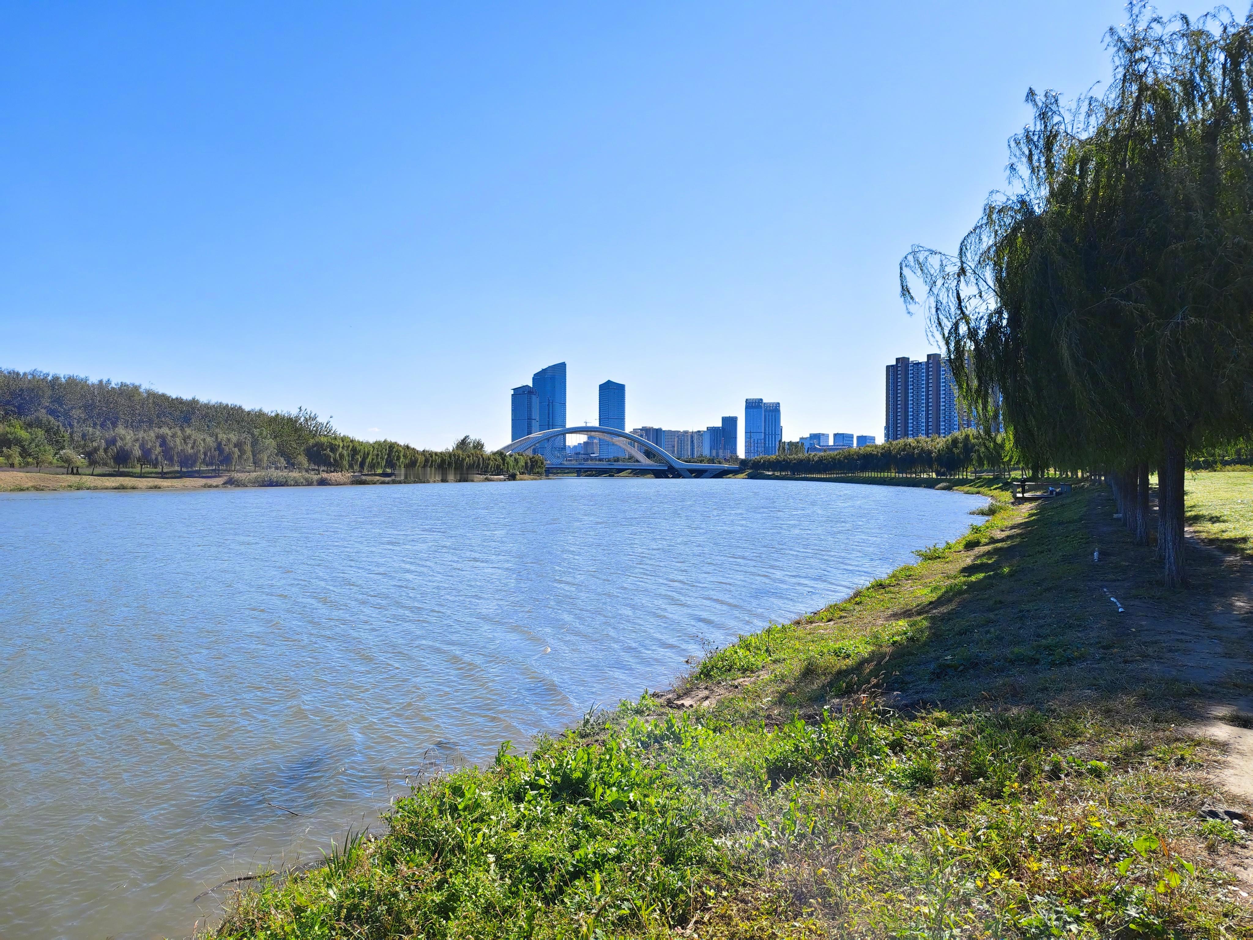 北京最厉害的是几个月就能修条路或者建个公园，这几天闭闸蓄水后通州温榆河边又多了一