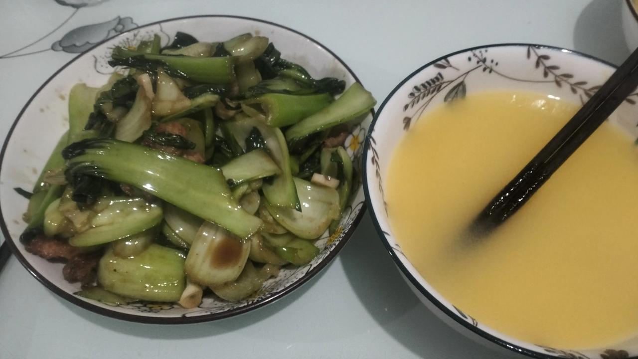 自己种菜，自己种玉米磨的玉米面，