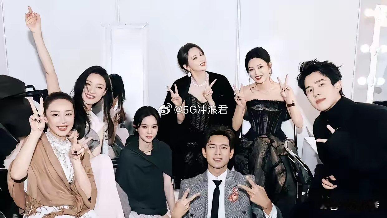 据说这是新一季《花儿与少年》的人选，大姐佟丽娅，二姐辛芷蕾，三姐高叶，四姐倪妮，