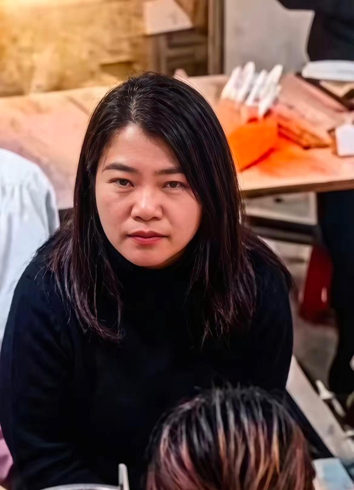 一觉醒来，头条已经被这位妇女霸占了，还以为她干了啥大事，没想到，仅仅是因为一碗螺