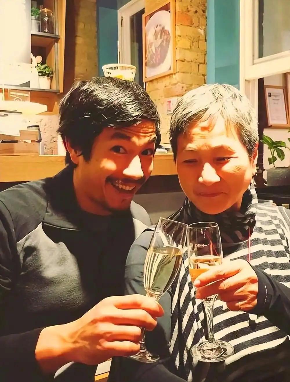 一位老奶奶的肺腑之言：“一个女人，就算没有夫妻间的生理需求了，也还是要跟老公睡在