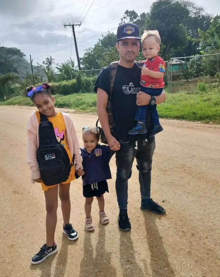 古巴公布32名在委内瑞拉阵亡军人姓名照片 照片中的人是古巴海军中尉尤尼奥·埃斯特