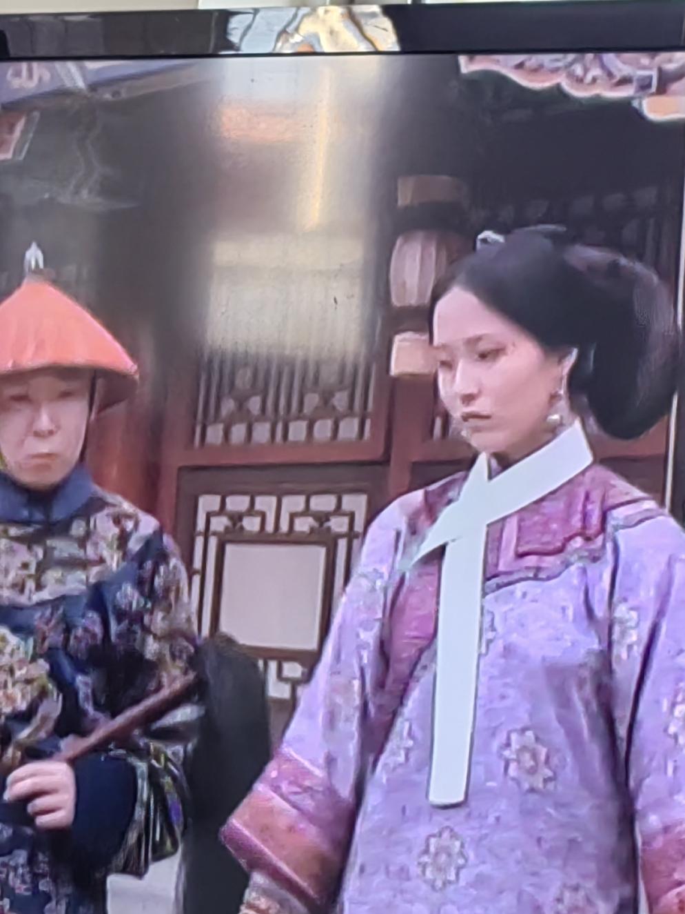 看电视剧《甄嬛传》，才明白古代女性留长指甲的妙用，不仅美观好看，而且还是能用来下