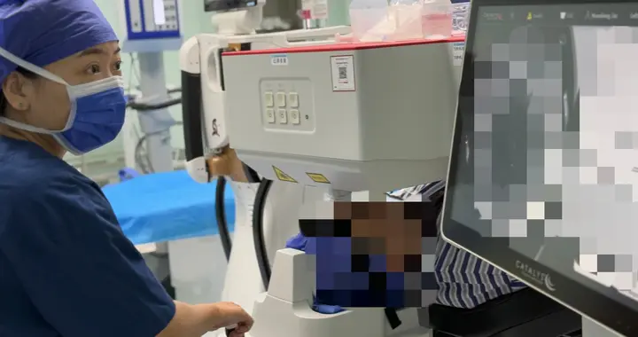 44 岁女子单眼突发白内障 竟与额头撞伤有关