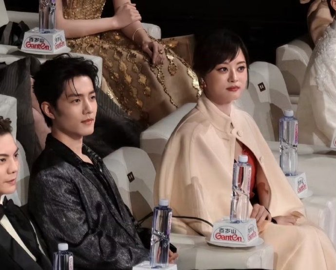 肖战跟孙俪在品质盛典同框了啦！ 