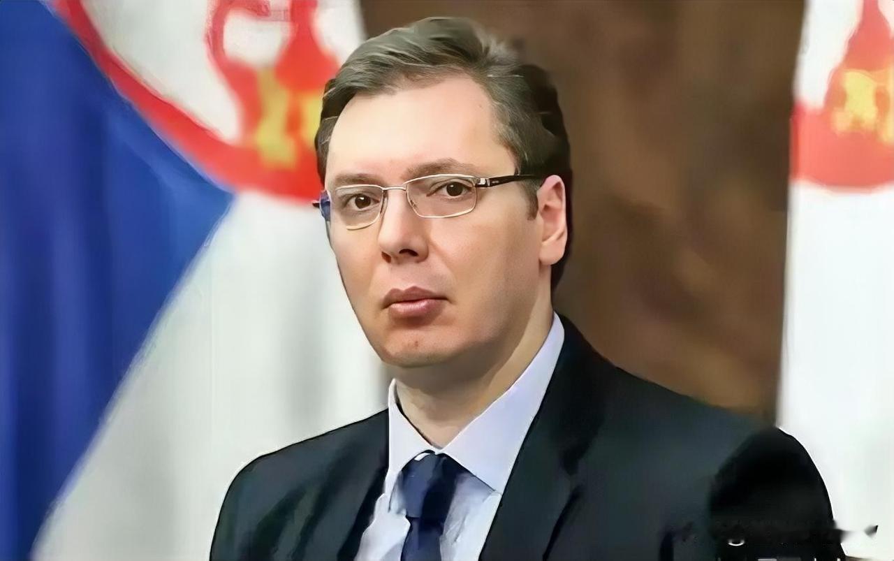 为什么欧洲硬汉武契奇突然间变得左右摇摆了？日前，塞尔维亚总统武契奇表示，只要欧盟