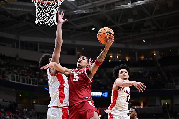 疯三甜蜜16强战，全美第2号种子亚利桑那大学以109比88战胜了全美第14号种子