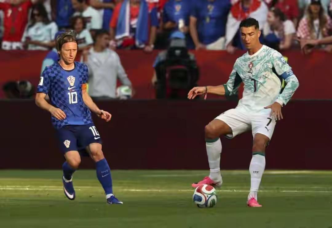 2026世界杯1/16决赛，葡萄牙2-1绝杀克罗地亚。这场跌宕起伏、充满争议的比