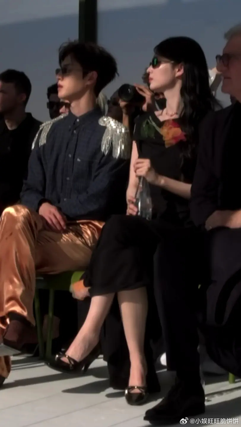 王楚然和李昀锐这有点像乍富的假情侣搭伙刚进城的局促感 