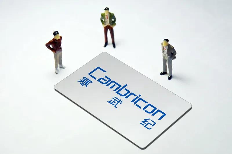 8月27日午后，寒武纪（688256）盘中股价摸高至1464.98元，一度超越贵