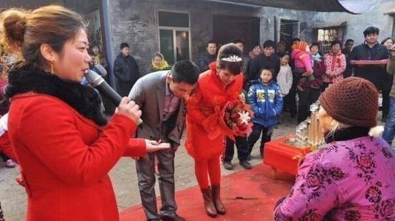 江西，一女子因小事跟丈夫吵架，生气后回了娘家，丈夫连续六天上门道歉，妻子仍不愿意