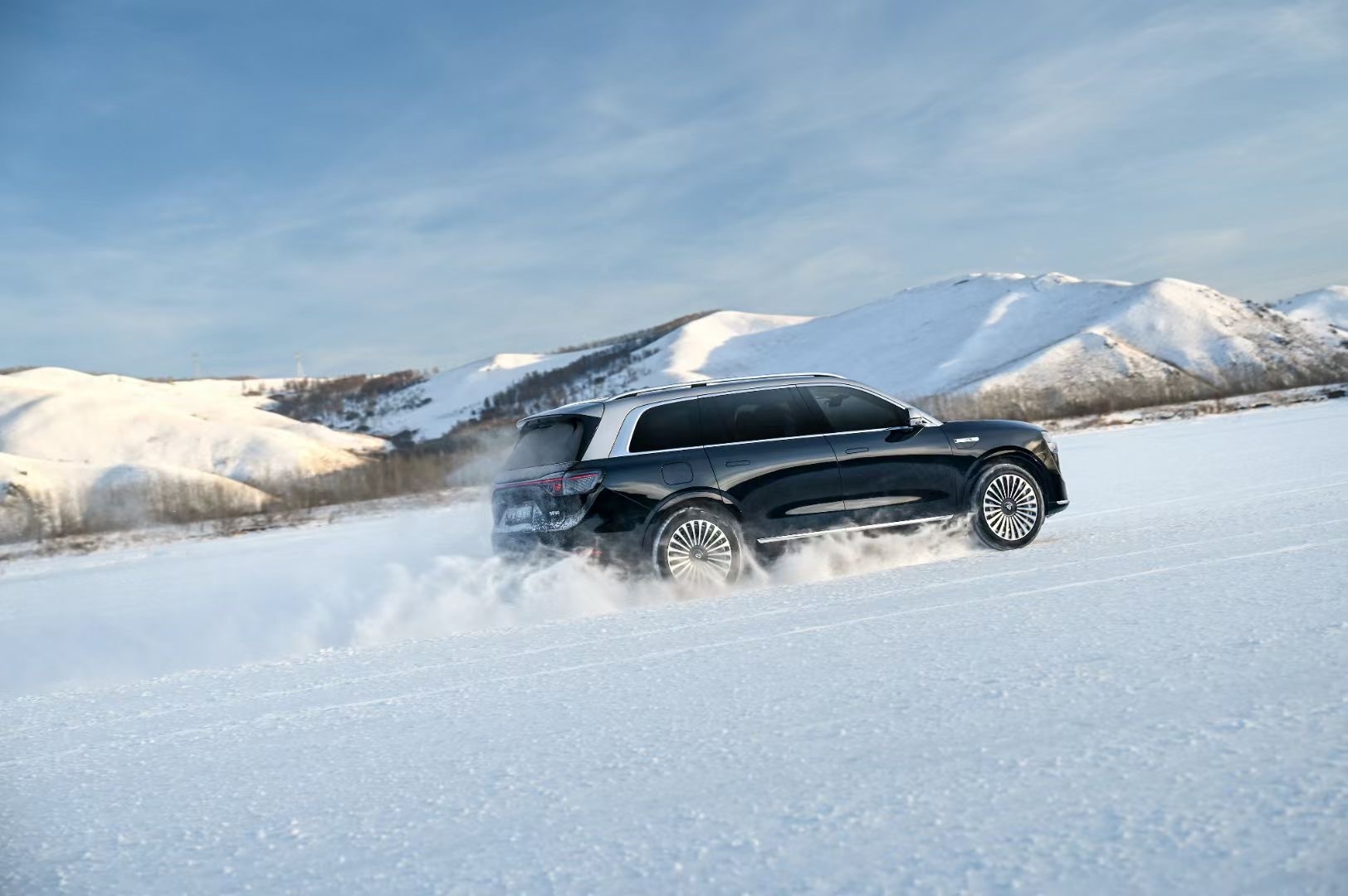 鸿蒙智行家族冬季派对，爽得不要不要的。这一次据说可以在雪地开智驾！活动还是得看咋