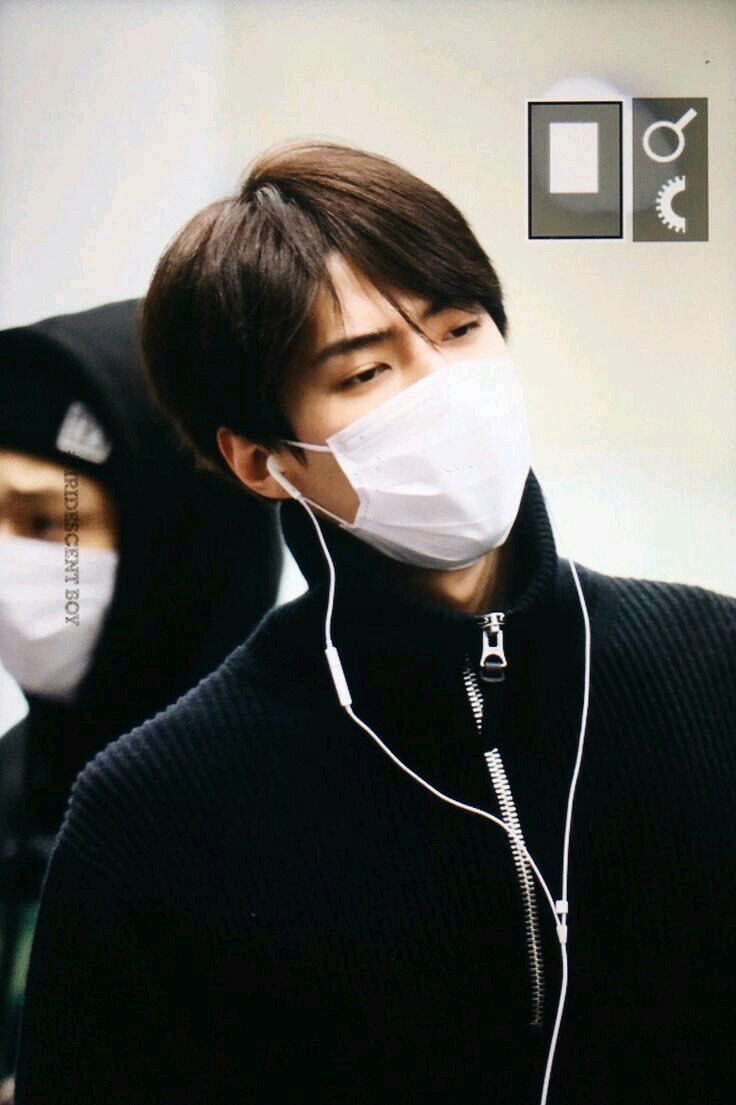 欧巴你带有线耳机好性感