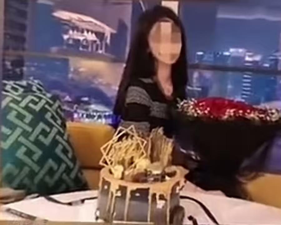 20岁女大学生存款100多万，生日时表白男同学被拒绝。男同学称，我嫌她不干净，经