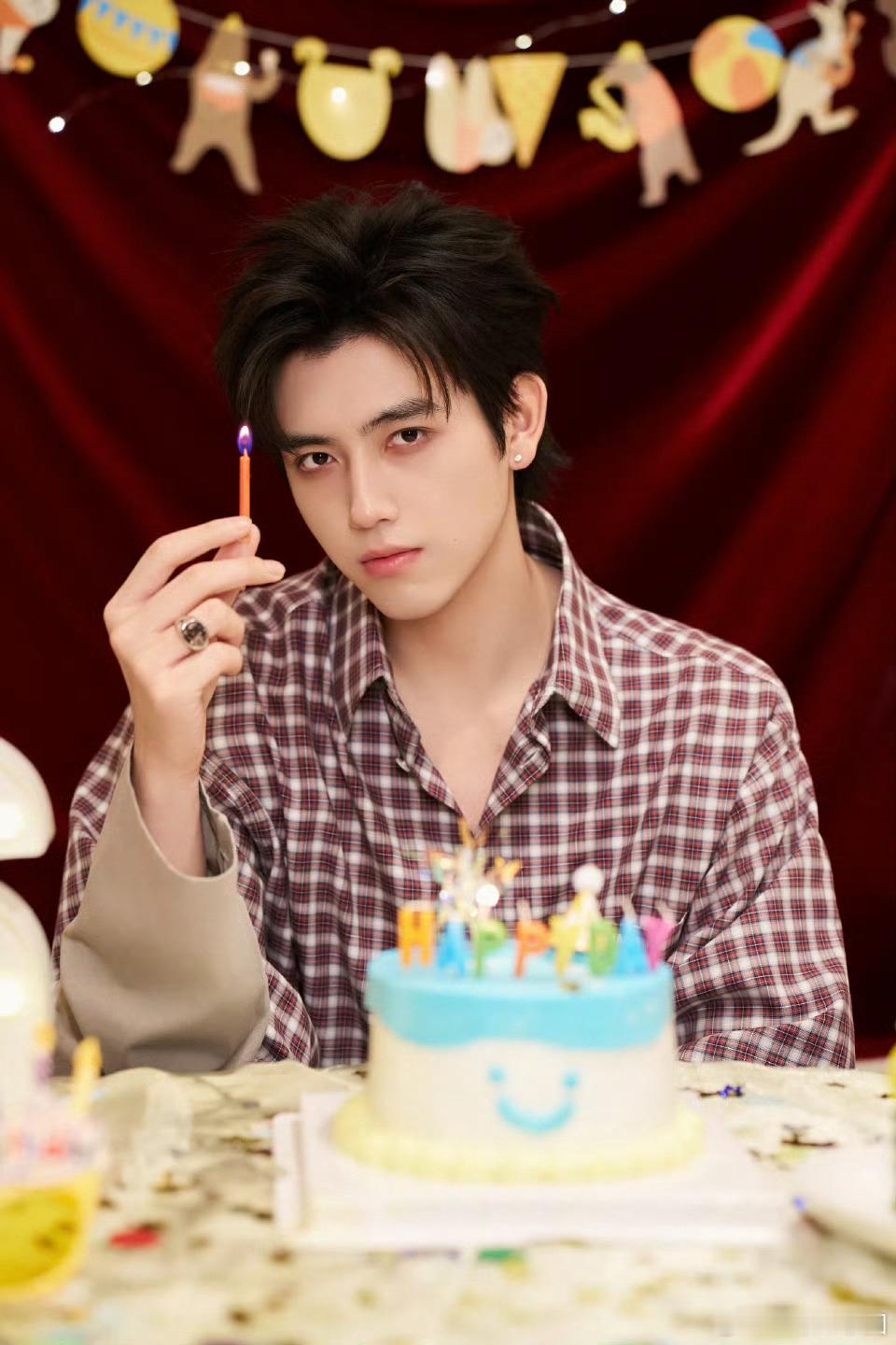 陈飞宇0409生日快乐祝我们阿瑟生日快乐！25岁的你真的收获满满！！26岁的你也