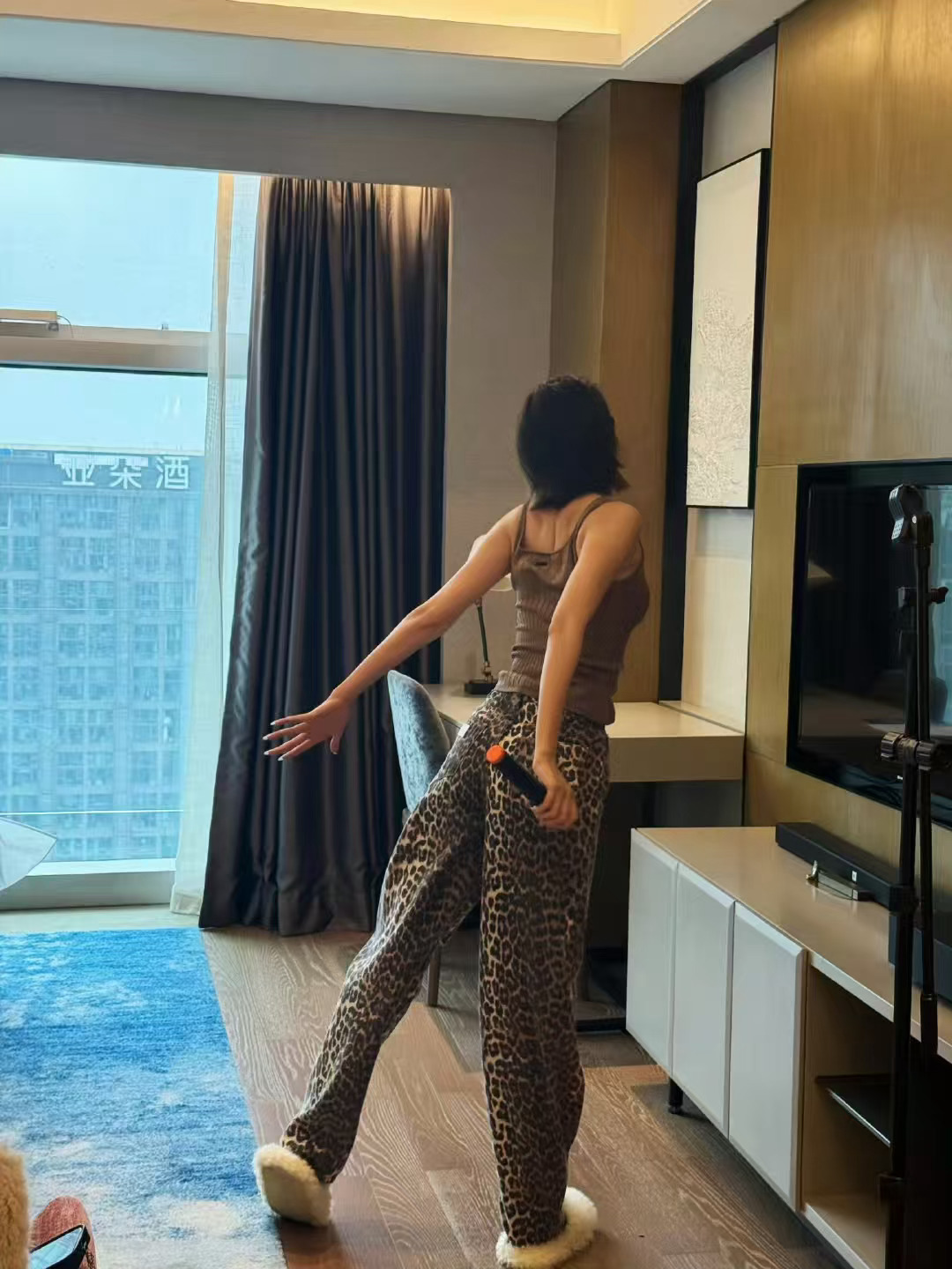 唐艺昕说浪姐直播前心蛮慌的我来听听祺嫔心慌不慌 果然梗还得本人玩才最有意思！唐艺