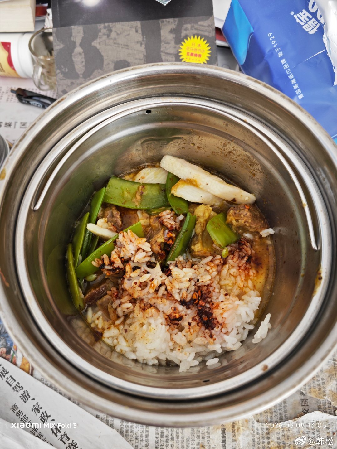 礼拜天吃一个丰盛的剩饭。 