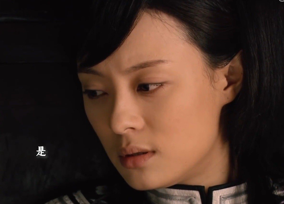 用莫言师太视角打开甄嬛传 皇后剪了那盆白莲花，说“本宫不喜欢这些阴柔的东西”。其