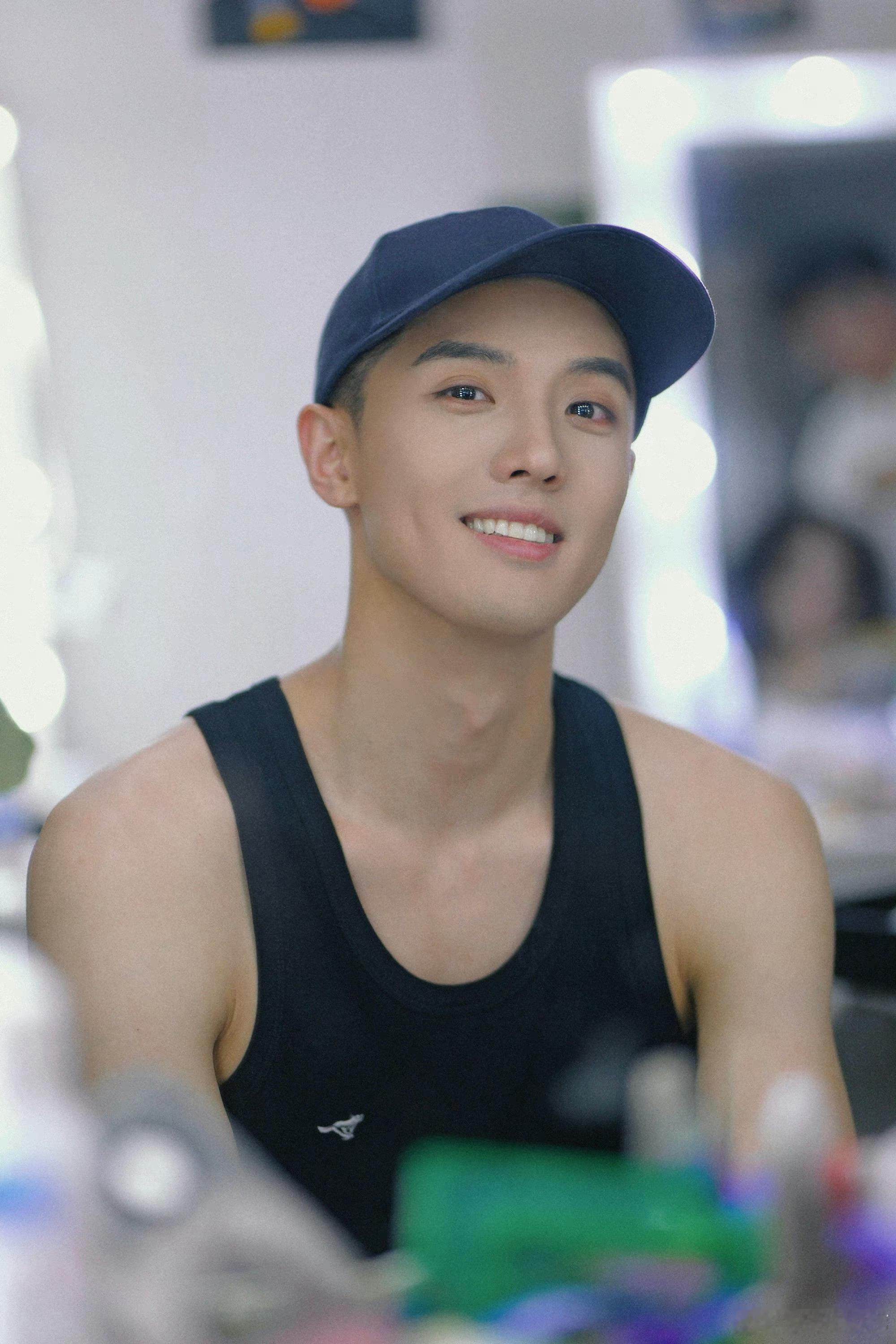 #周峻纬夏至营业照#夏至快乐！#周峻纬眼睛亮晶晶# ​​​