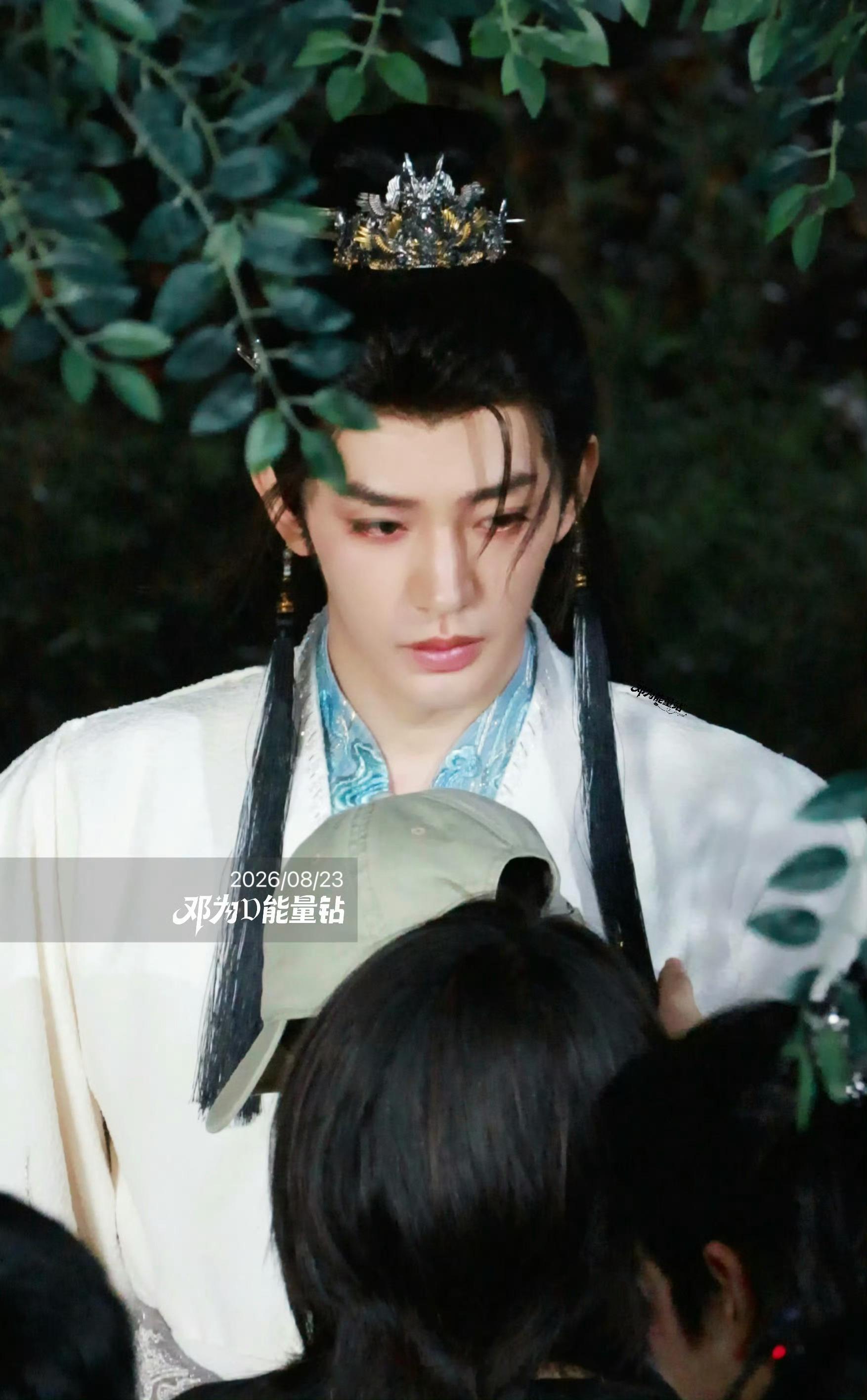 这么美貌的男子去降妖除魔能让人放心吗，那些妖魔鬼怪看了不馋吗，这可比堪比唐僧肉，