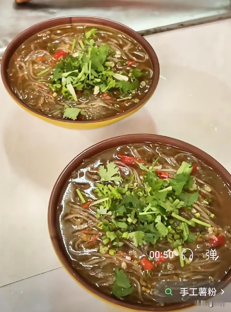 这个是江西赣州南康唐江镇的嗦粉，材料都是用唐江手工嗦粉 薯粉，也可以用马蹄粉，很