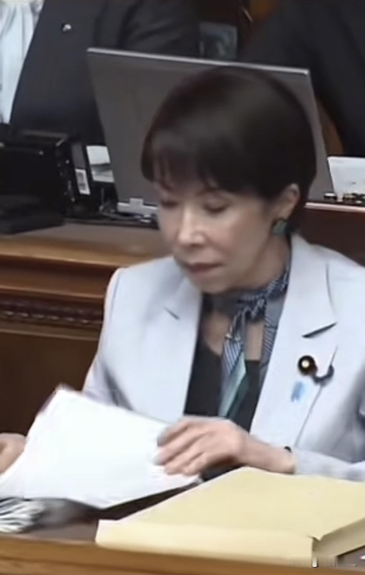 新思维：高市牺牲老百姓的利益，满足政客私欲

百年不遇之大变局下，日本右翼政客的