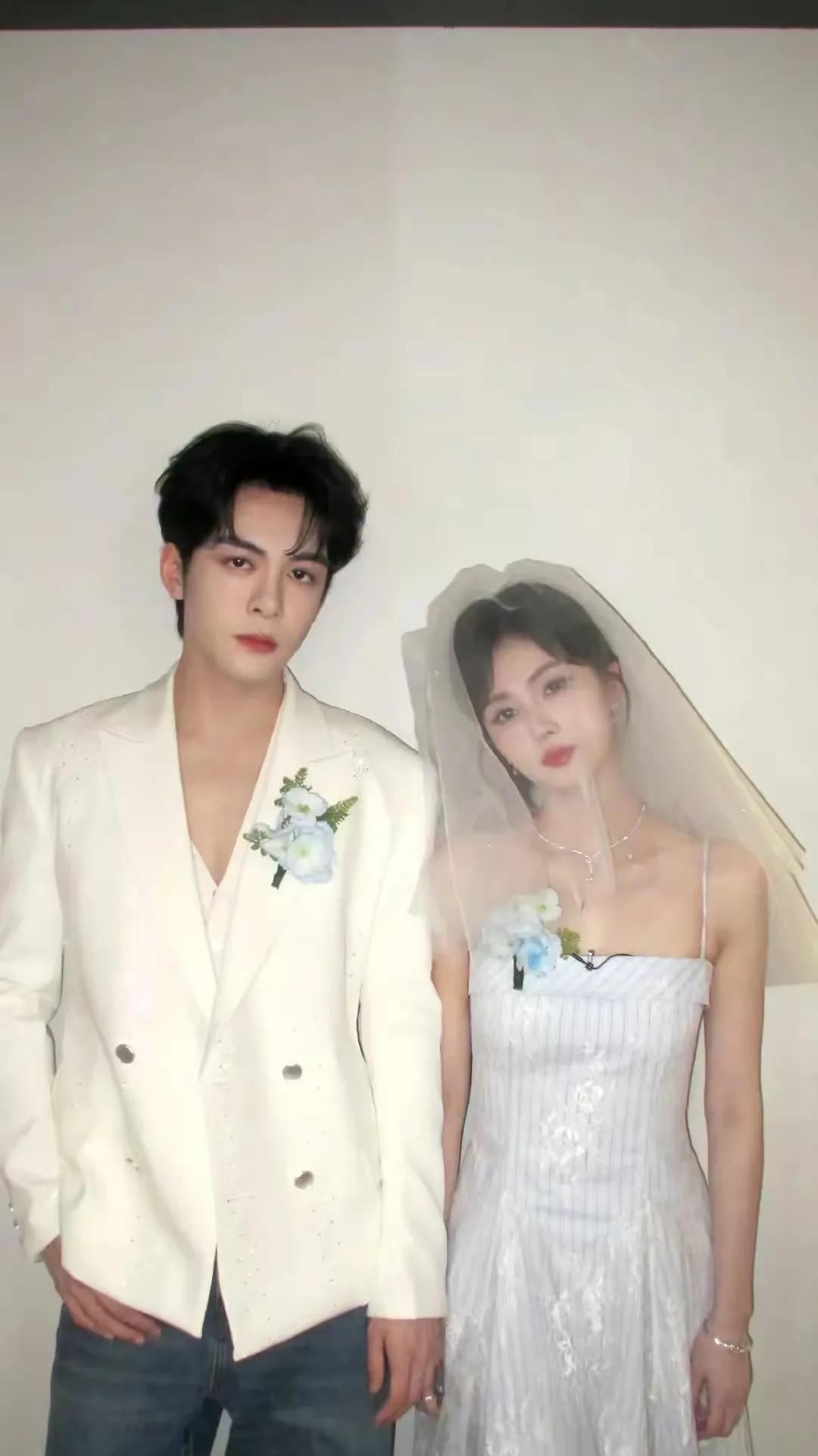 为什么一张婚纱照花絮能让无数网友泪目呢？因为爱而不得的人间清醒，才更戳人心吧！从