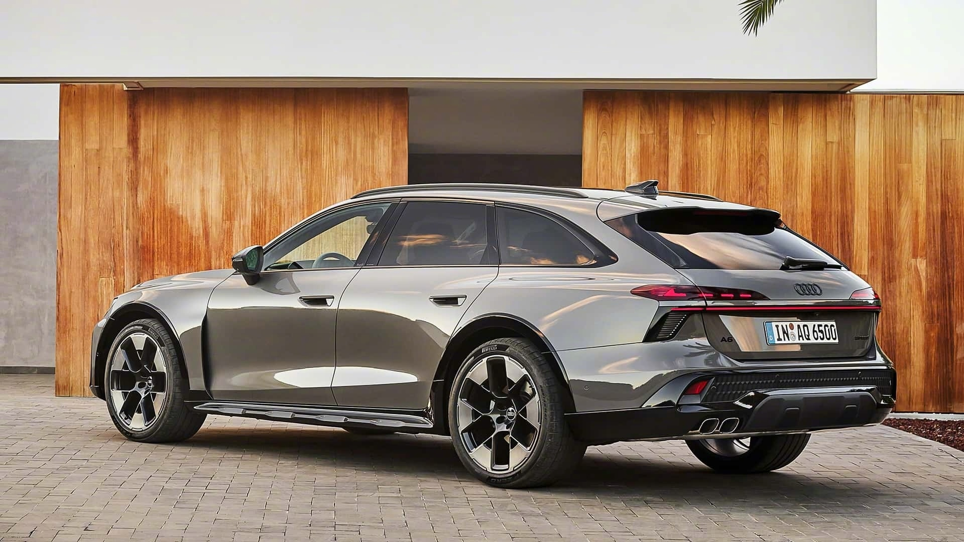 车若初见 草原狼更新，RS6宽体风格。奥迪发布全新奥迪A6 Allroad。标配