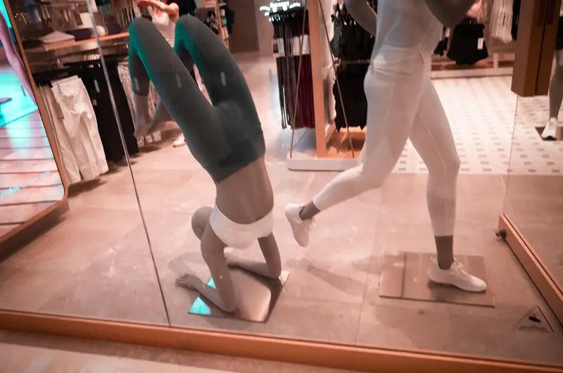 闺蜜穿瑜伽裤上瘾了,怎么办? 

闺蜜穿瑜伽裤上瘾这事儿，其实也不难理解。

瑜