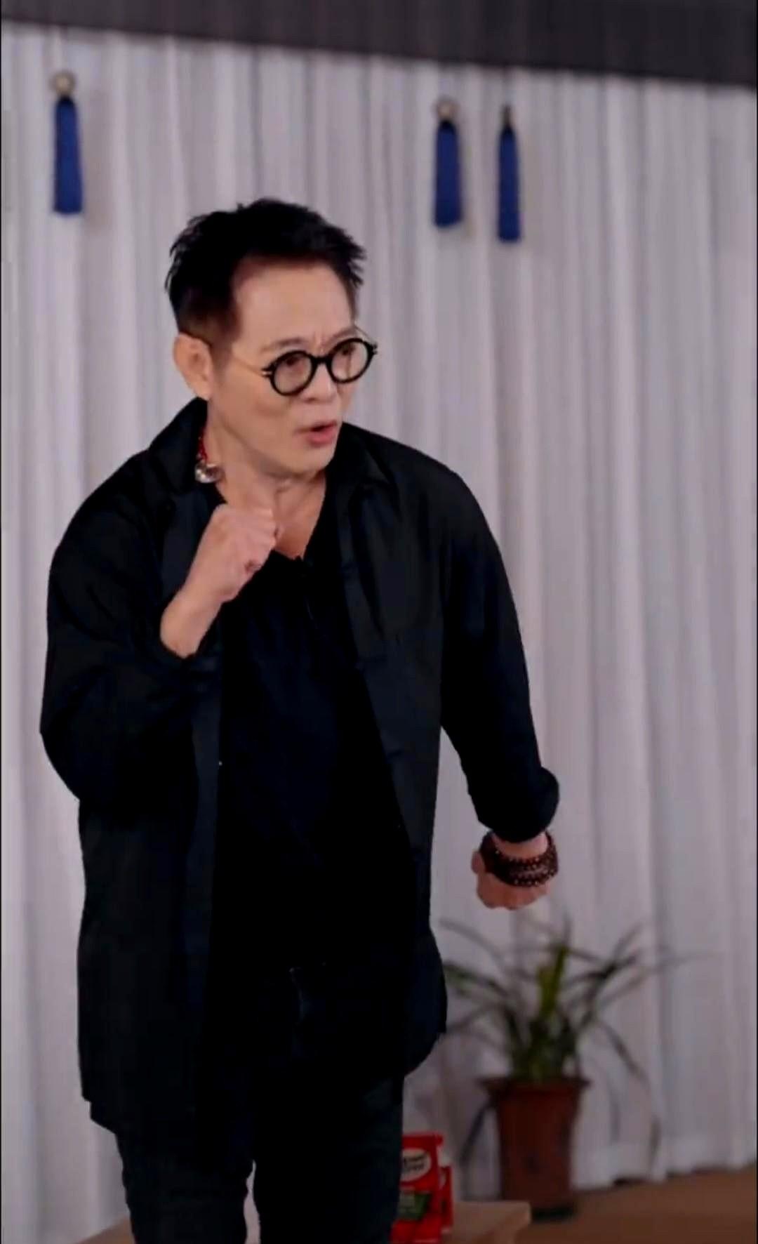 李连杰身上藏着很多让人看不懂的地方。
李连杰在2023年的时候就开始交代后事了。