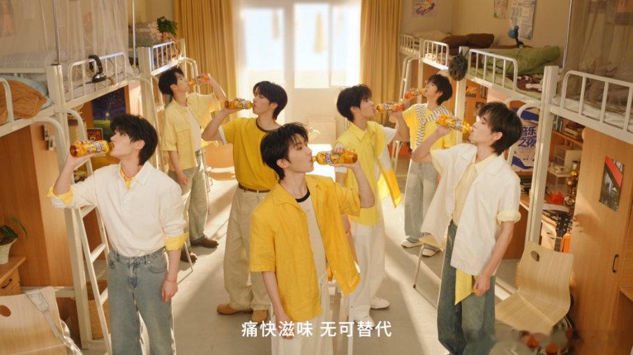 时代少年团冰红茶这支短片真的把"经典新演绎"拍出来了。熟悉的味道还在，但少年们用